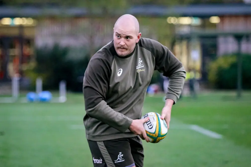 Ollie Hoskins training with a ball in hand